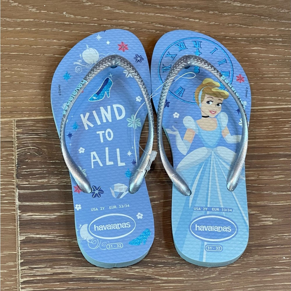 Havaianas Girls Size 2Y Cinderella Flip Flops "Be Kind to All" Disney - NEW